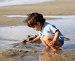 Foto zur Illustration: das Kind und das Meer